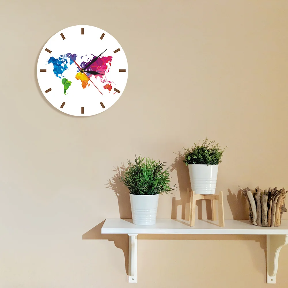 Günstige Einzigartige Bunte Welt Karte Wanduhr Stille Bewegung Moderne Dekorative Wand Uhr Geometrische Wand Kunst Housewarming Reisenden Geschenk