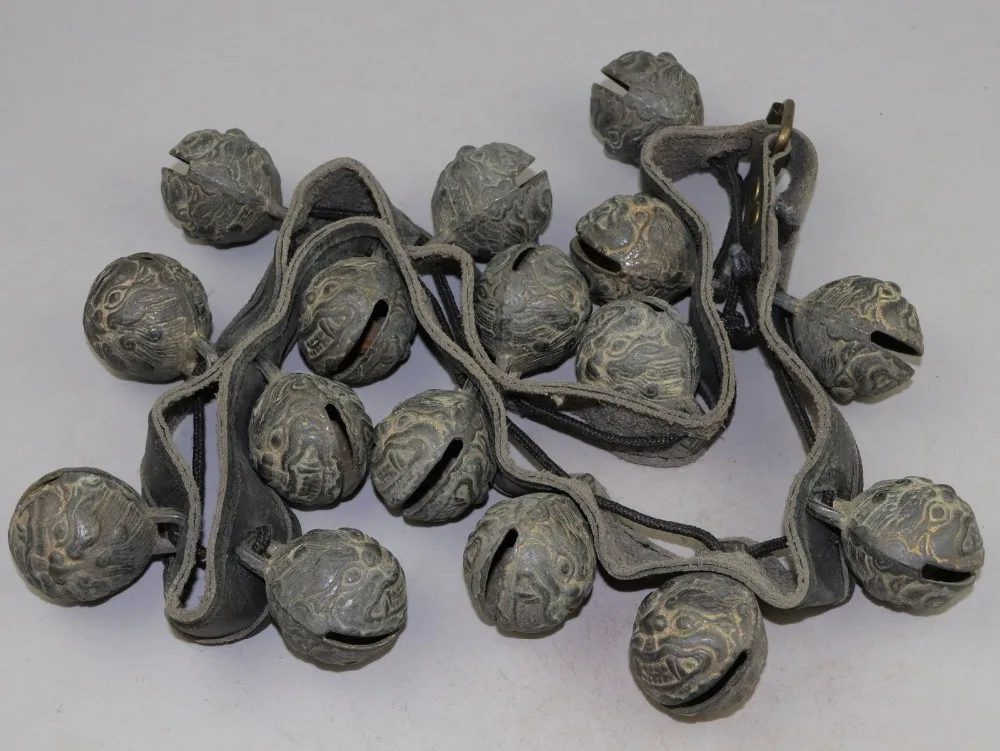 

A set of Ancient Chinese bronze bell collectible