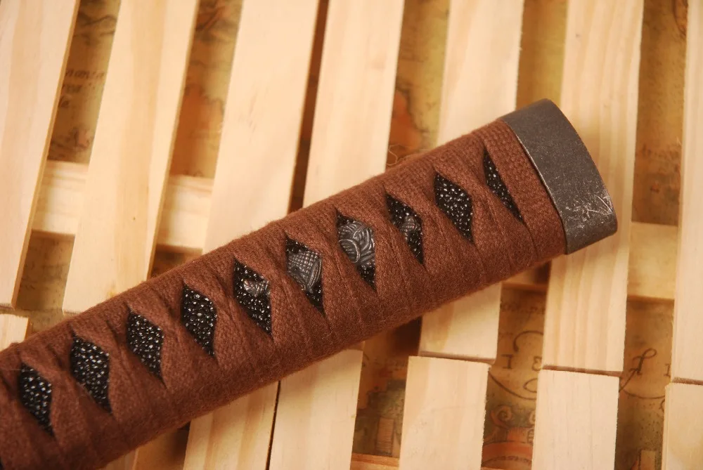 Нежная и классическая ручка Tsuka для японского меча Wakizashi коричневый шелк Ito& ИМИТИРОВАННАЯ черная Rayskin& сплав Fuchi Кашира