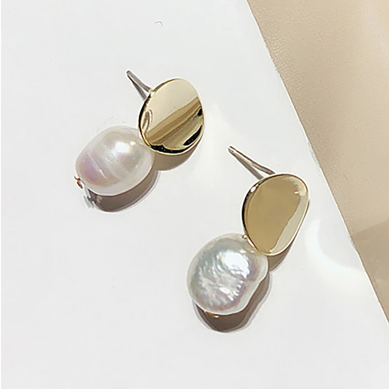 

Vintage Gold Filled Alloy Coin Freshwater Pearl Earrings Women Party Fashion Jewelry Mini Simple Chic Water Drop Pearl Earrings
