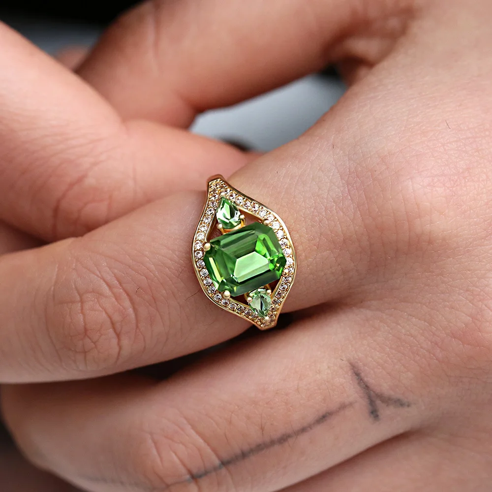 

UILZ Big Square Stone Crystals Engagement Wedding Finger Rings Gift Zircon Luxury Green Inlaid Stone Rings for Women UR1033