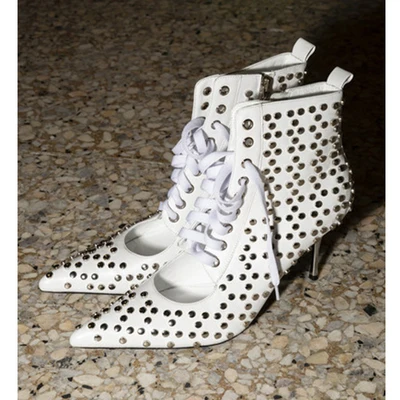 Silla линейки; коллекция года; Подиумные летние ботинки на тонком металлическом каблуке; женские шелковые ботильоны на шнуровке с заклепками; женские ботинки с острым носком - Цвет: white