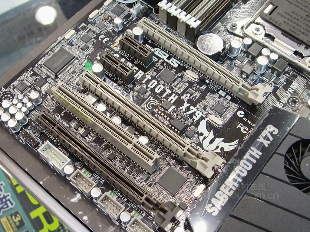 Asus SABERTOOTH X79 настольная материнская плата X79 Socket LGA 2011 Core i7 DDR3 64G ATX UEFI биос оригинальная б/у материнская плата в продаже