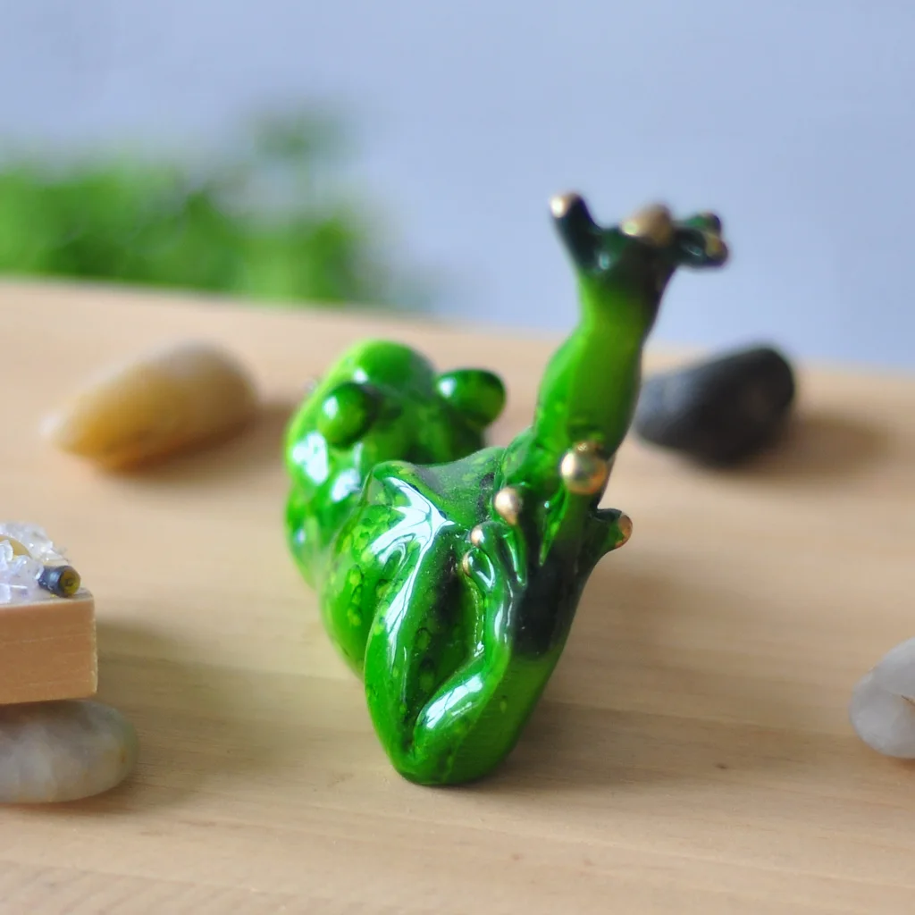 Frogs Figurine Cute Resin Home Sculpture Dolls Resin Model Odd Gifts Crafts Animal Ornaments Car Home Decoration