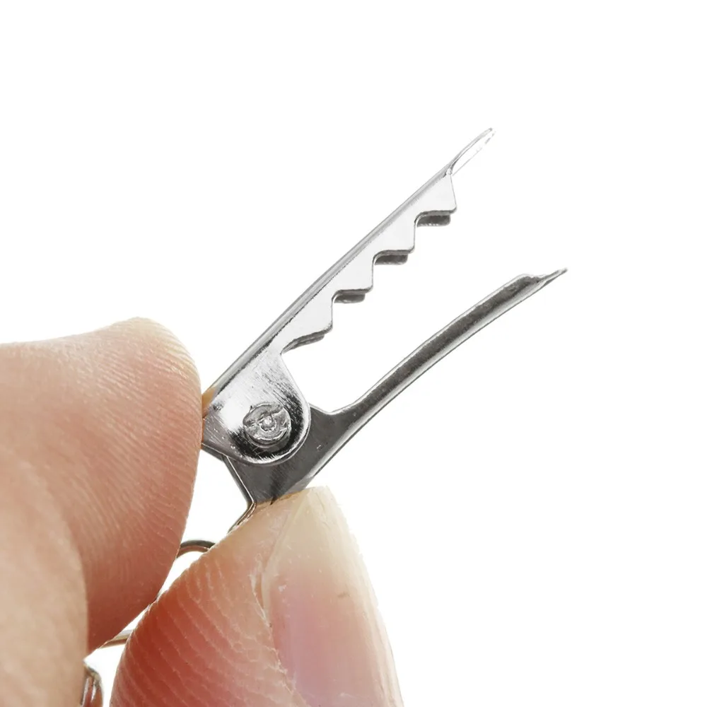 Retro-Metal-Duck-Clip-Women-Sweater-Blouse-Shawl-Shirt-Collar-Cardigan-Clips-Buckle-For-Clothing-Decor (1)