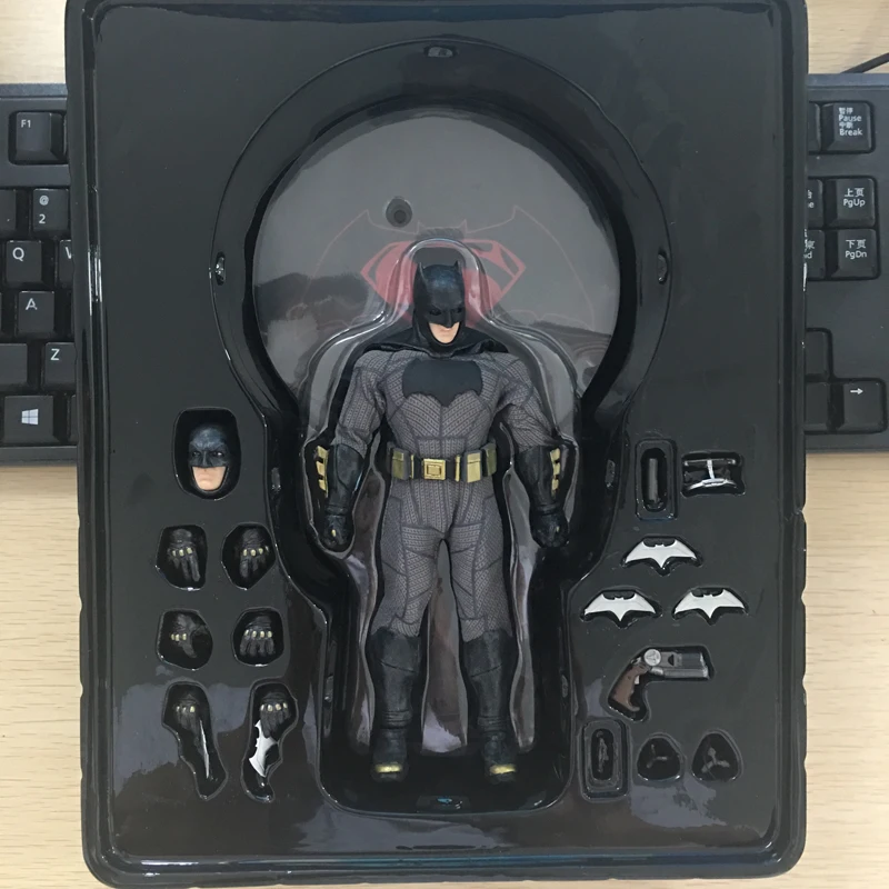 Mezco 1/12 коллективные игрушки Dawn of Justice экшен-фигурка Бэтмена 15 см