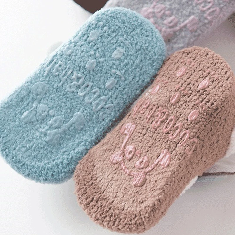 Носки для малышей с героями мультфильмов; мягкие коралловые флисовые Носки для маленьких девочек; нескользящие теплые домашние носки-тапочки для детей
