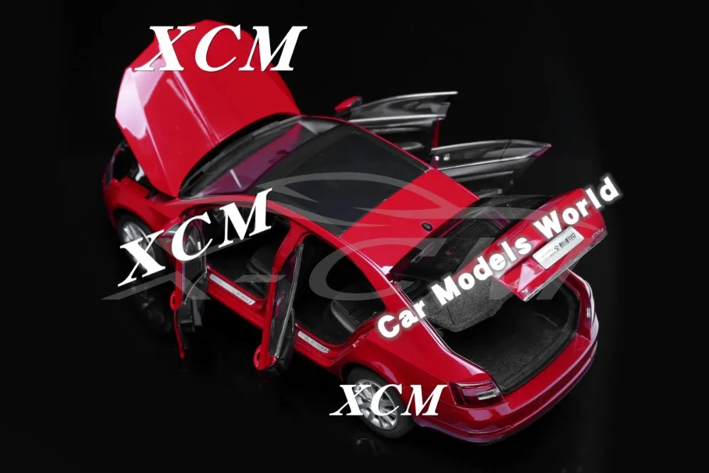 Литая под давлением модель автомобиля для новой Octavia 1:18 (красный) + маленький