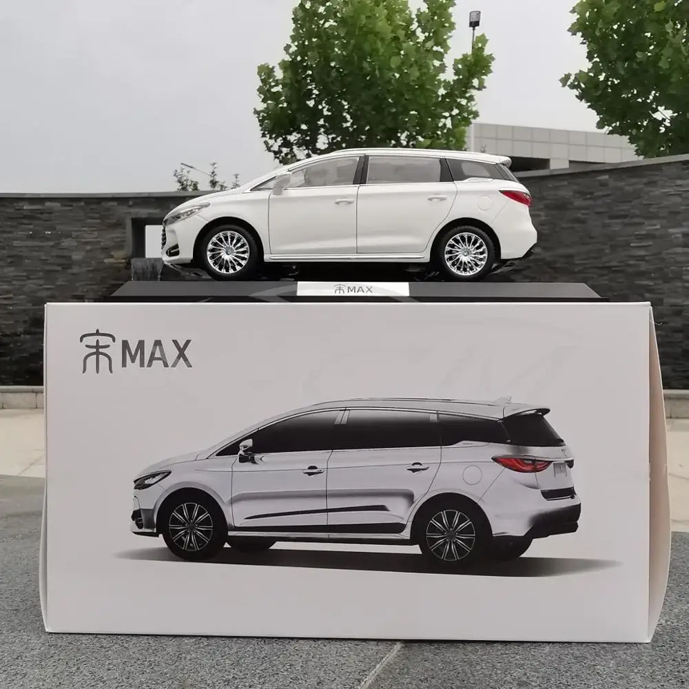 Литая модель автомобиля BYD Song MAX 1:18(белый) крышка двигателя и багажник не открываются+ маленький подарок