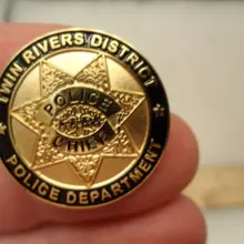 Наиболее популярных oem металлический значок производители более низкая цена золотой знак наивысшего качества пользовательское слово бейджи Дешевые изготовление под заказ знак контакты