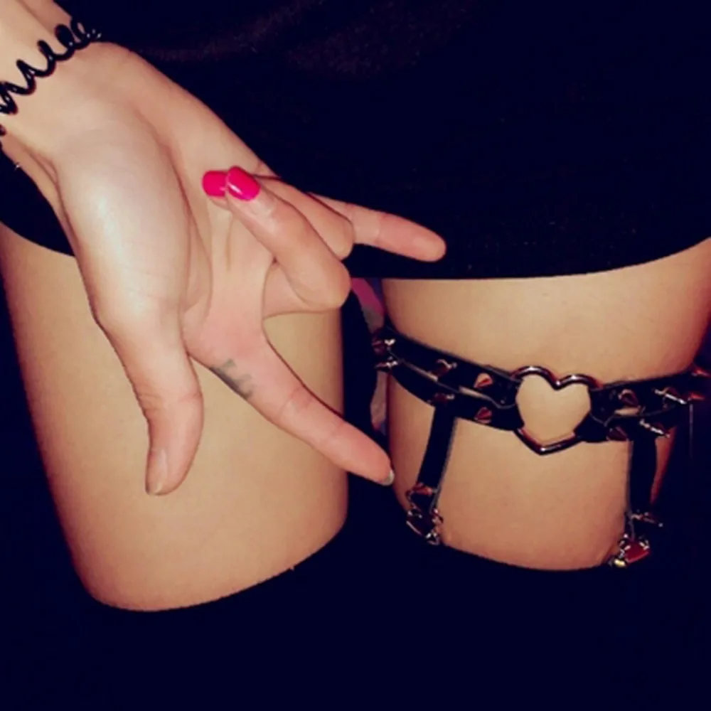 QIAMNI сексуальный паб-рок панк-подвязка заклепки для пояса ноги кольцо бедра жгут сердце черный Винтаж подтяжки для женщин девушек Украшения для тела