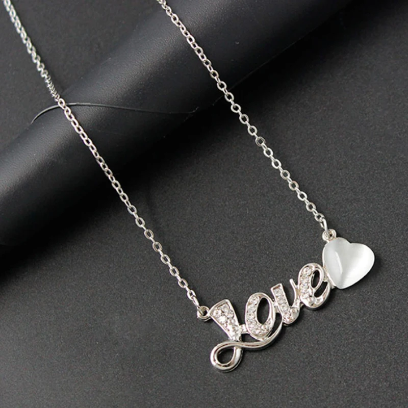 Женское ожерелье с подвеской в виде сердца надписью LOVE со стразами стиле ретро