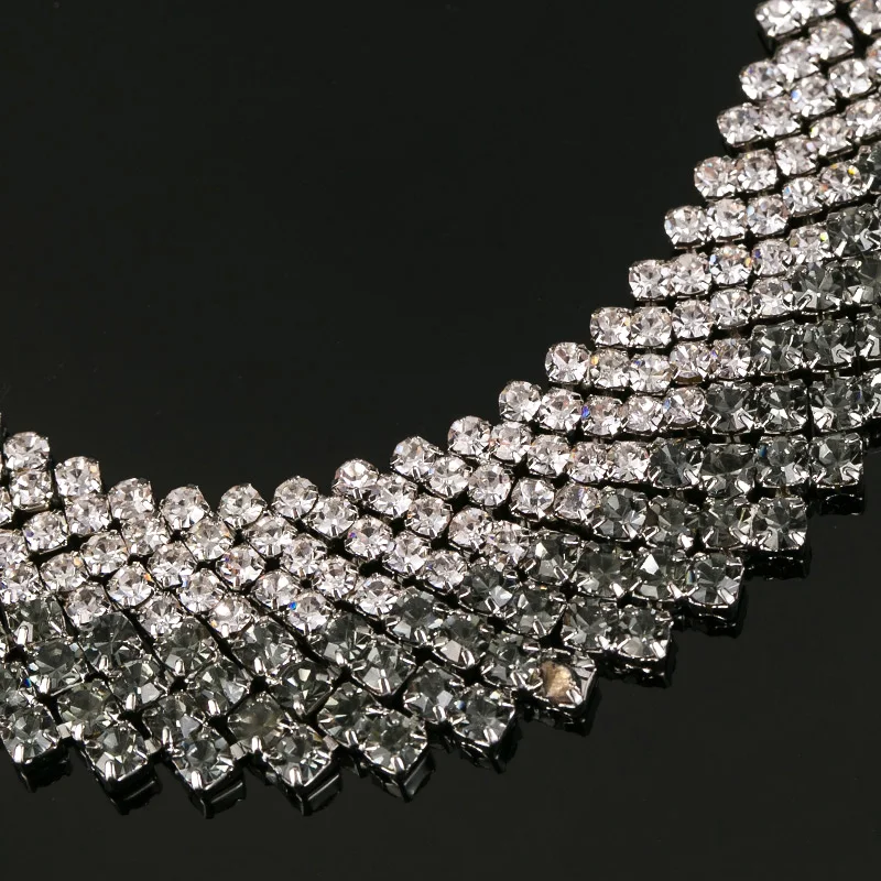 Модное женское геометрическое ожерелье из сплава с кисточкой, европейско-американское модное ожерелье, стразы, классическое волнистое ювелирное изделие YFJEWE