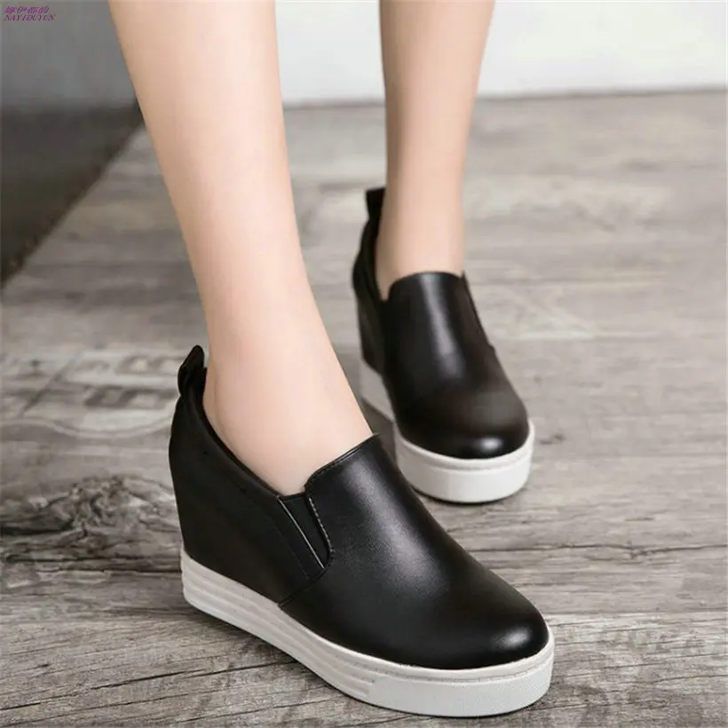 low heel black and white shoes
