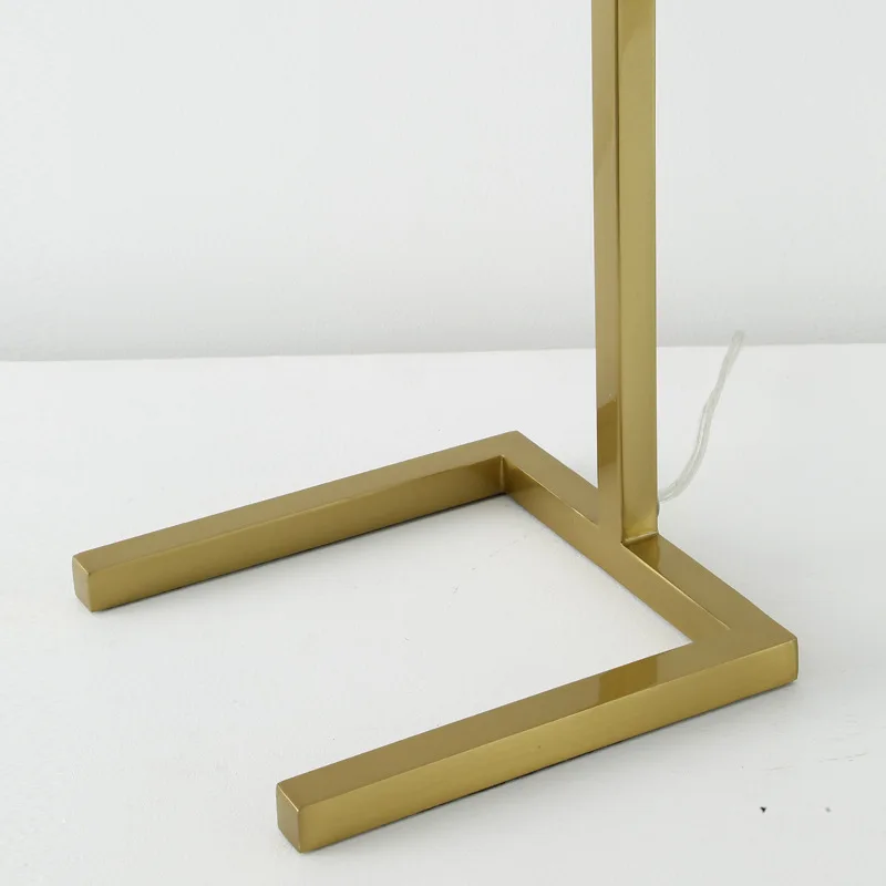 Винтажная Золотая настольная лампа современный железный светильник для тела