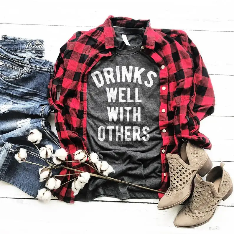 

PADDY DESIGN Drinks Well With Others T-shirt Drinking Wine Bachelorette Party Craft Beer Letter Print Women Top Tee Drop Ship