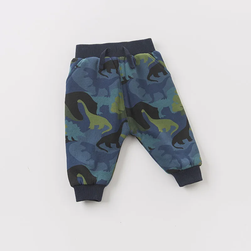 DB6195_0003_6Y3A9842