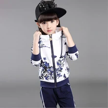 Весна ; Детский костюм для девочек; Спортивный костюм для девочек; комплект спортивной одежды для девочек с цветочным принтом; повседневная куртка с капюшоном и принтом+ брюки