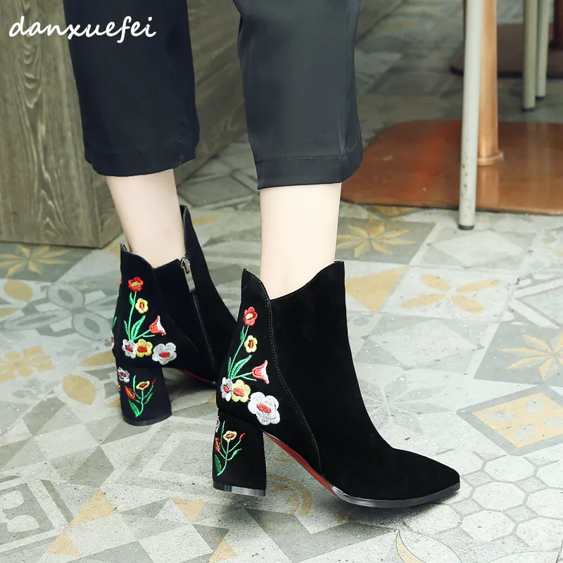 

Women's Genuine Suede Leather Embroidered Flowers Thick High Heel Autumn Ankle Boots Brand Designer Pointed Toe Comfort Shoes