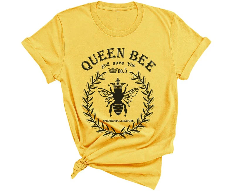 

Футболка женская хлопковая со слоганом пчел и надписью «Save the Queen»