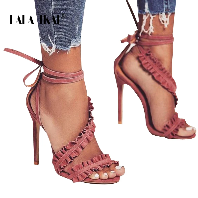 LALA IKAI/босоножки на высоком каблуке Для женщин оборками сандалии летние Ремешок