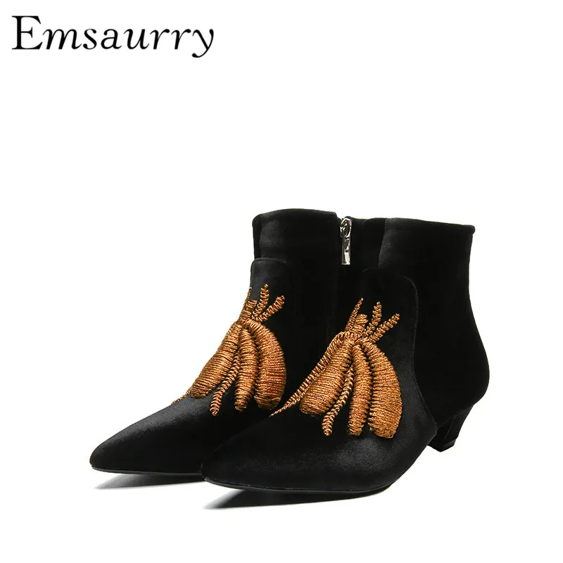 

Luxury Velvet Ankle Boots Women Kitten Heel Side Zipper Pointed Toes New Winter Embroidery Bumblebee Short Booties