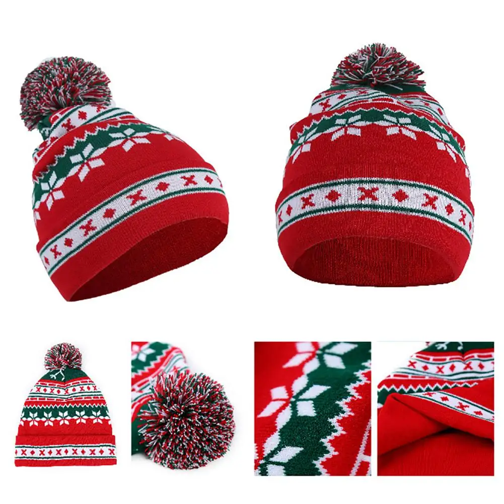 новогодняя шапка на голове. подарочная шапка. шапка подарка. подарок девушке. шапка подарка.