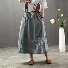 Новая весенне-Летняя женская винтажная джинсовая юбка в национальном стиле, рваные вареные джинсовые юбки с цветочной вышивкой, Повседневная Длинная юбка до середины икры