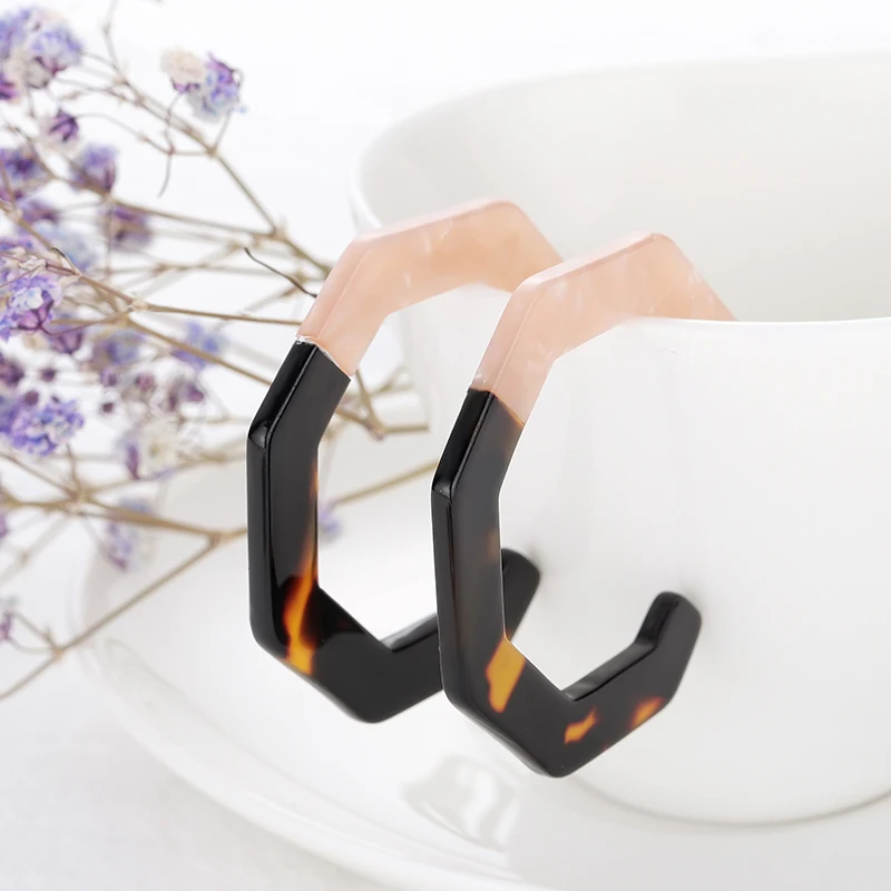 

2019 New Boho Acetate Acrylic Colorful Polygon Hoop Earrings Women Splice Bright Color Statement Geometry Earrings Jewelry Gifts