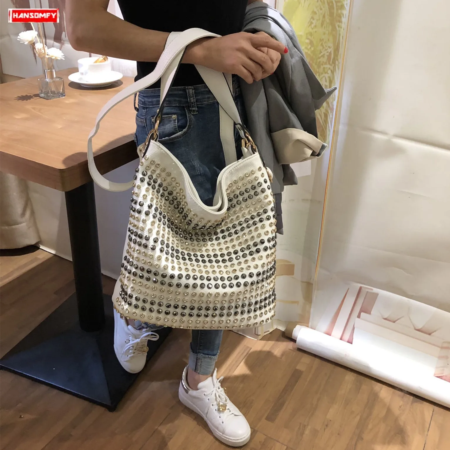 

2019 new fashion diamond women handbag tide atmosphere large capacity shoulder Messenger bag female rhinestone ladies Bucket bag