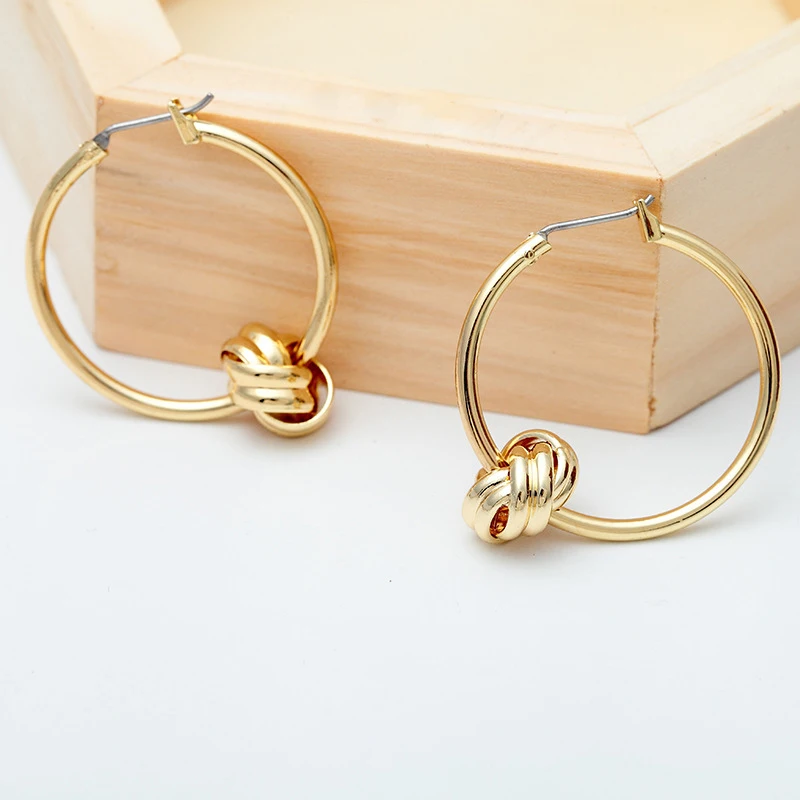 

SRCOI Unique Alloy Knotted Hoop Earrings Gold Silver Color Simple Cute Round Circle Earrings Fashion Huggie Brincos Oorbellen