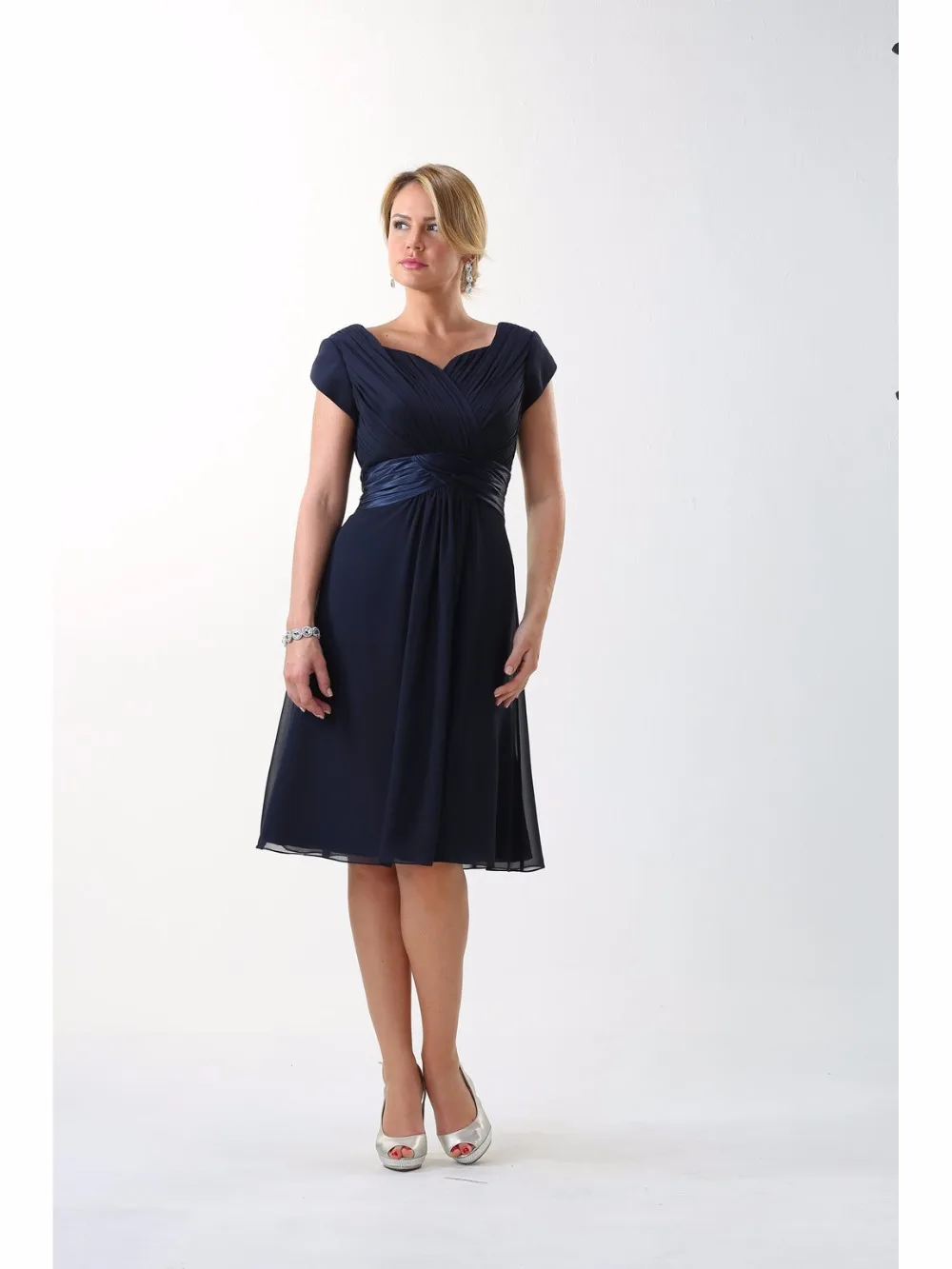 Navy Blue Short Modest Bridesmaid Dresses With Cap Sleeves Sweetheart ...