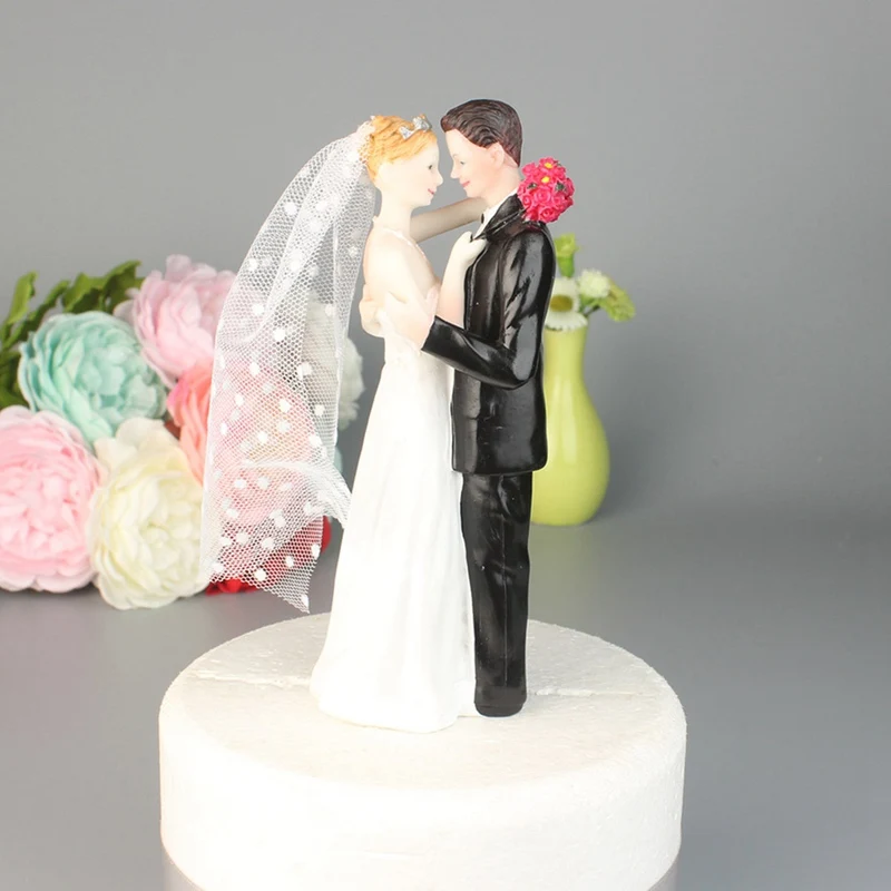 

Creative Decoration Romantic Wedding Anniversary Cake Bride Groom Marriage Resin Ornament Romantic Cake Decor