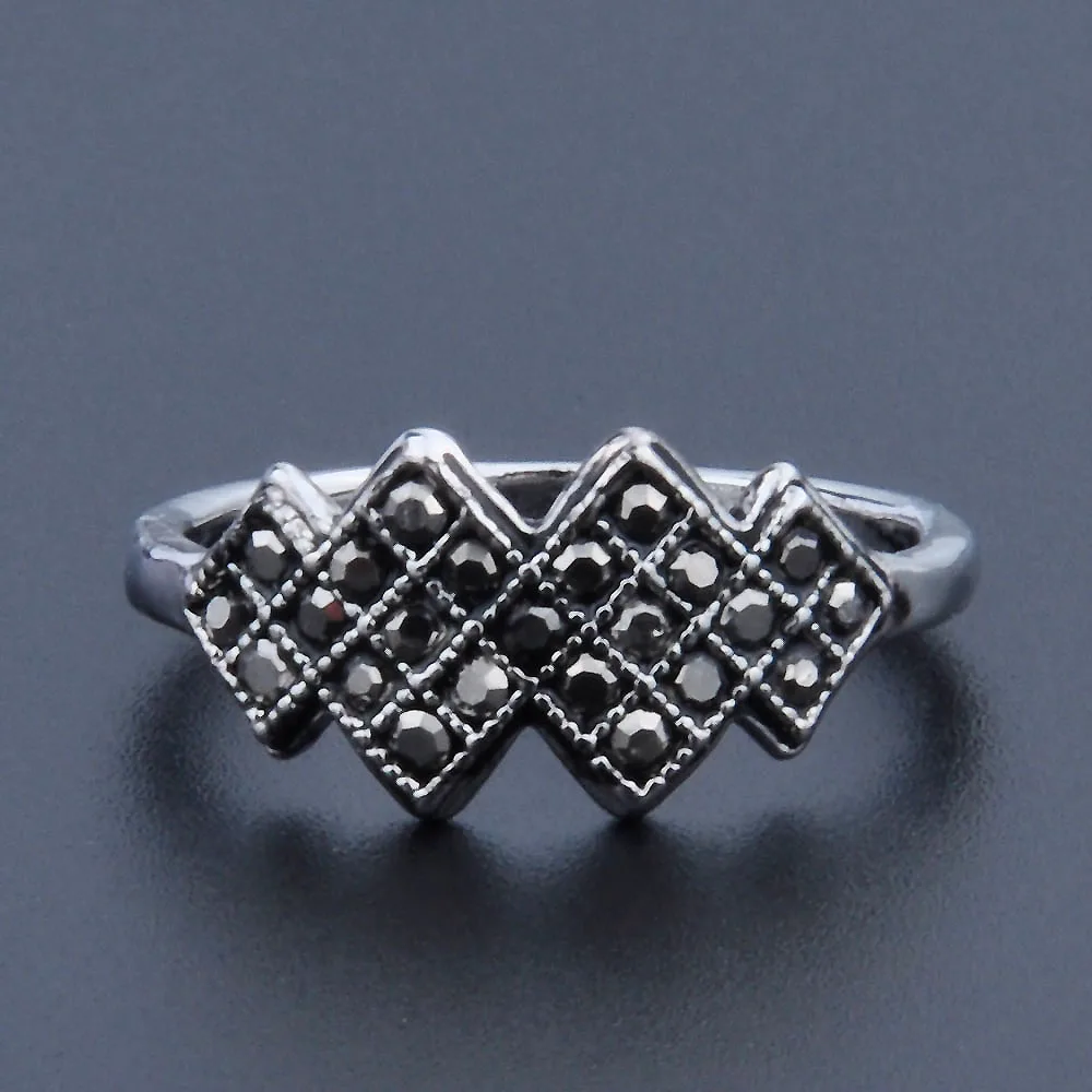 

MYTHIC AGE Retro Vintage Antique Silver Color Black Crystal Digital Wave Ring Jewelry For Women Girls US Size 6 7 8 9 10