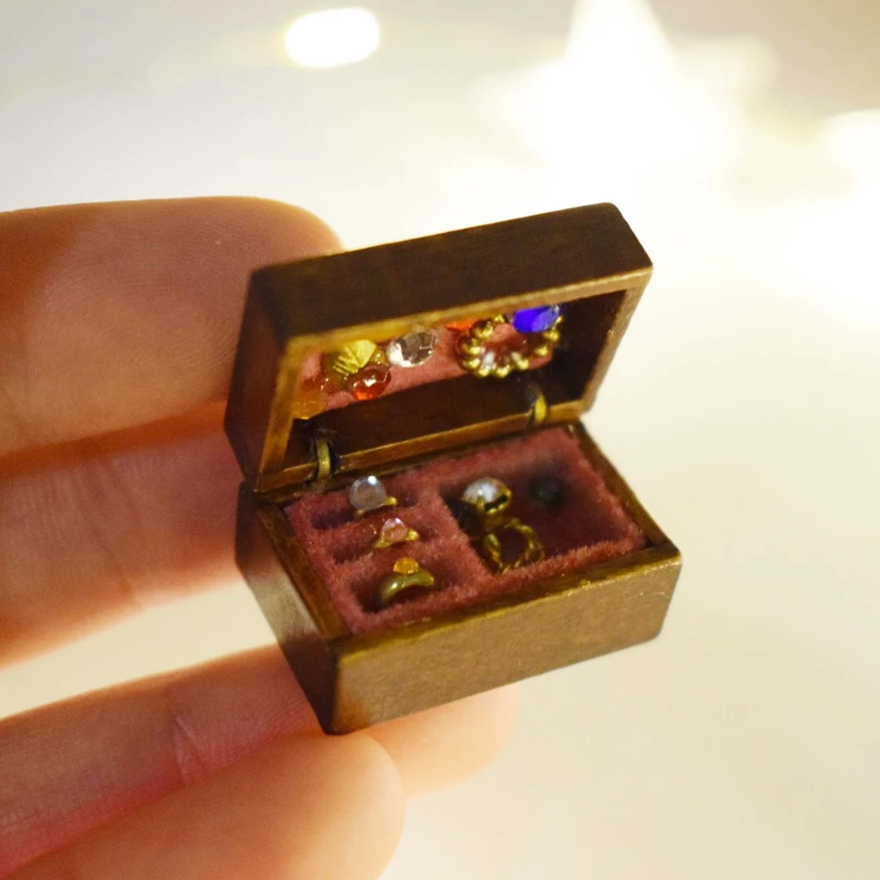 

1PCS Wooden 1/12 Scale Dollhouse Miniature Vintage Jewelry Box Miniatras House Decor Furniture Accessories Toy