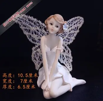

coffee shop fairy decorates the miniature bedroom by placing a doll's top on the desk in the girl's heart room crafts statue