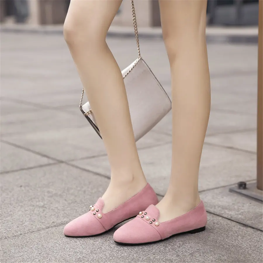 Pink Женские лоферы в британском стиле из флока с заклепками, с круглым носком, без шнуровки, на плоской подошве, на низком каблуке, оксфорды с шипами и жемчугом, Мокасины, Повседневная Офисная Женская обувь - Цвет: Pink