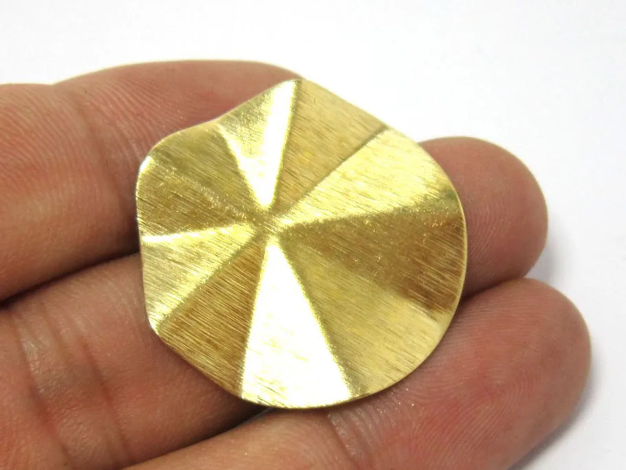 

Raw brass pleat disc 30x28mm Raw brass round piece R108