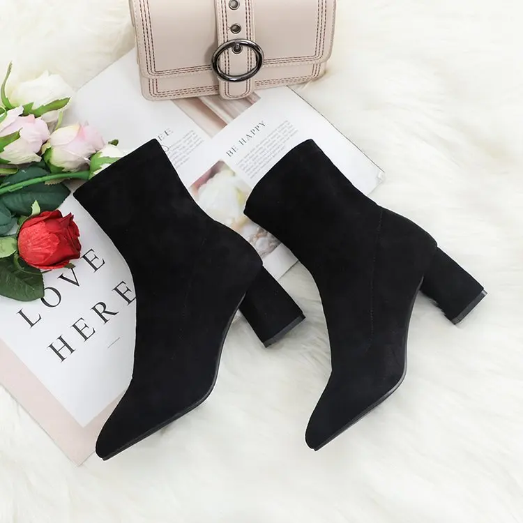 

European style elastic socks ladies short boots Women's simple fashion rough and short sharp pointed autumn winter Martin boots.