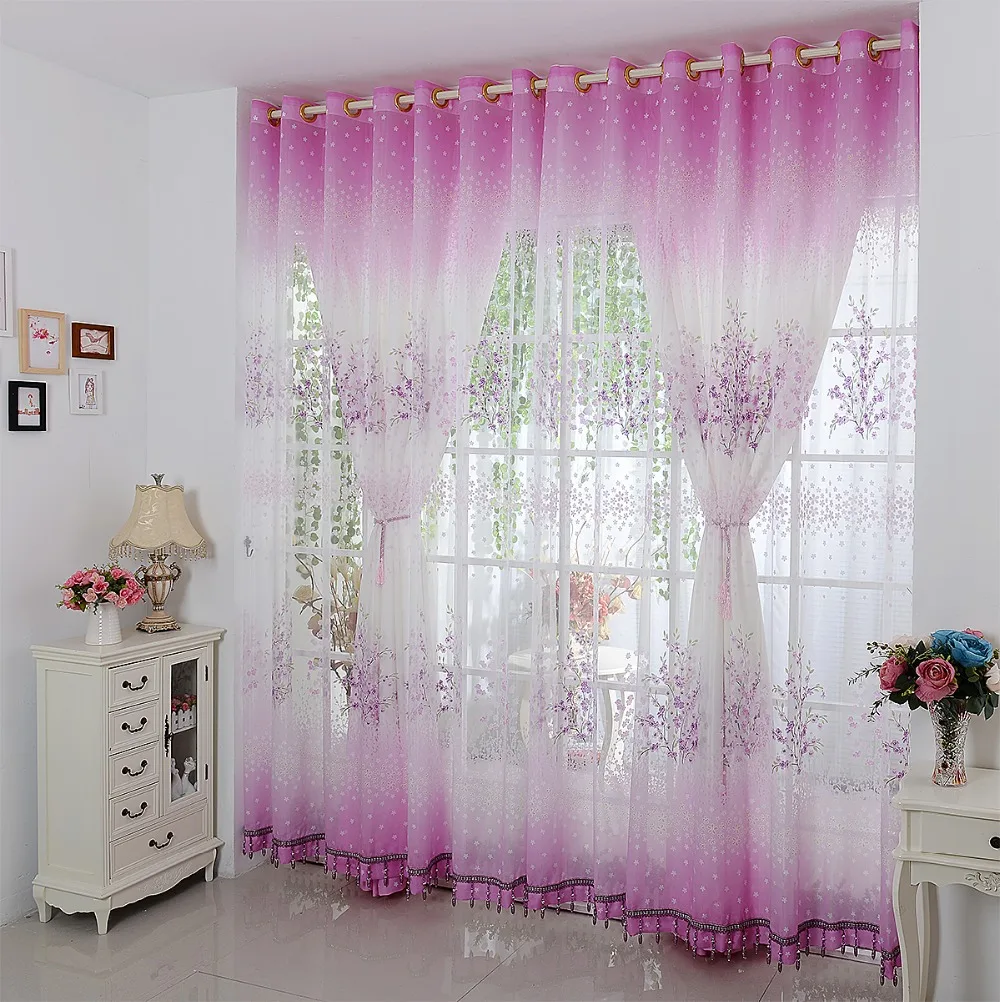 Idílica pequeña fresca floral cortinas de color rosa dormitorio sala de