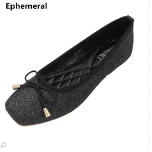 Новые поступления Танцующая балерина обувь для Для женщин Bling Печать обувь без шнурков, с бантиком, с круглым носком, квадратный носок шпильки подошва с пришитыми точками против скольжения; черного цвета