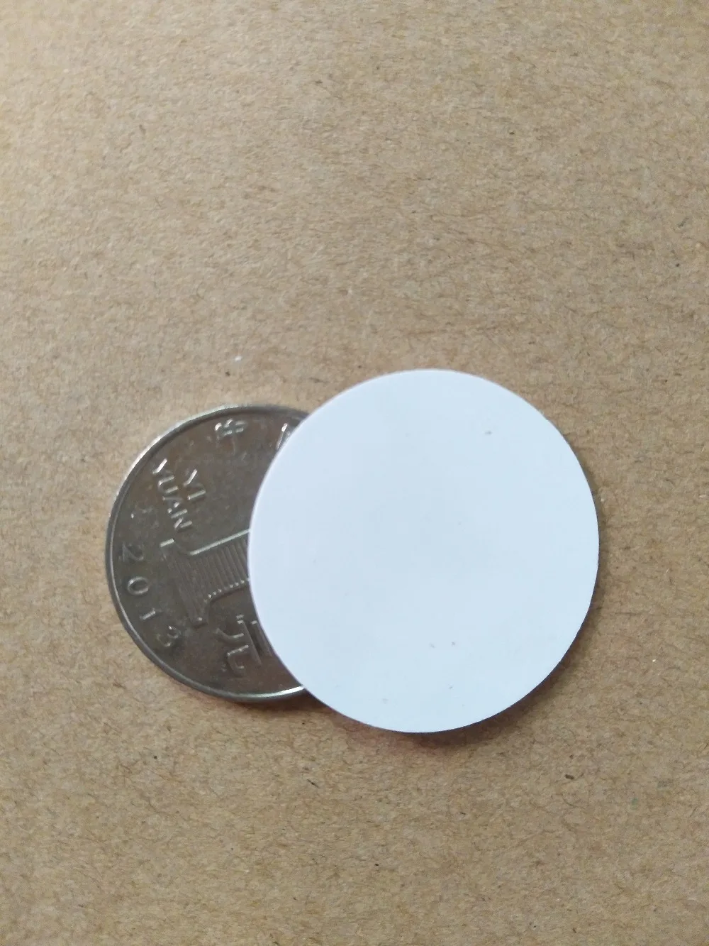

Winfeng 2pcs/lot NFC NTAG213 Tag ISO14443A RFID 13.56mhz HF Blank Plastic 30mm Round RFID Disc Tag Coin Tags For All NFC Phones