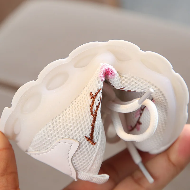 Toddlers Baby Girls Embroidery Flower LED Luminous Sport Shoes for Children Kids Running glowing sneakers