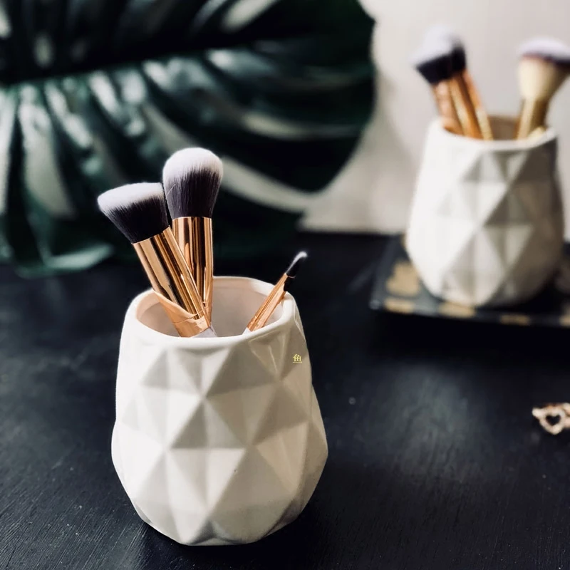 

Ins Simple Makeup Pot Brush Storage Box Ceramic Girls Makeup Boxes Nordic Style Organizer Home Crafts Drop Shipping