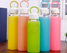 1 UNID creativo Botella de cristal Botella de Agua Drinkware botellas de vidrio Transparente funda de silicona Deporte Fuera de la taza tazas de té J1364