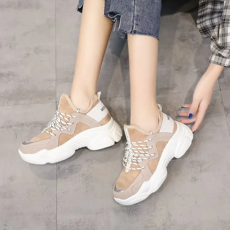 Женские кроссовки на плоской подошве повседневные белые дышащие шнуровке весна