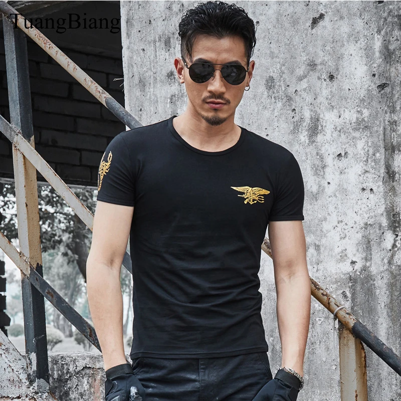 TuangBiang hombres ejército verde militar T camisa imprimir escorpión de algodón de manga corta O Camiseta de cuello de verano 2018 camisetas hombre Tops