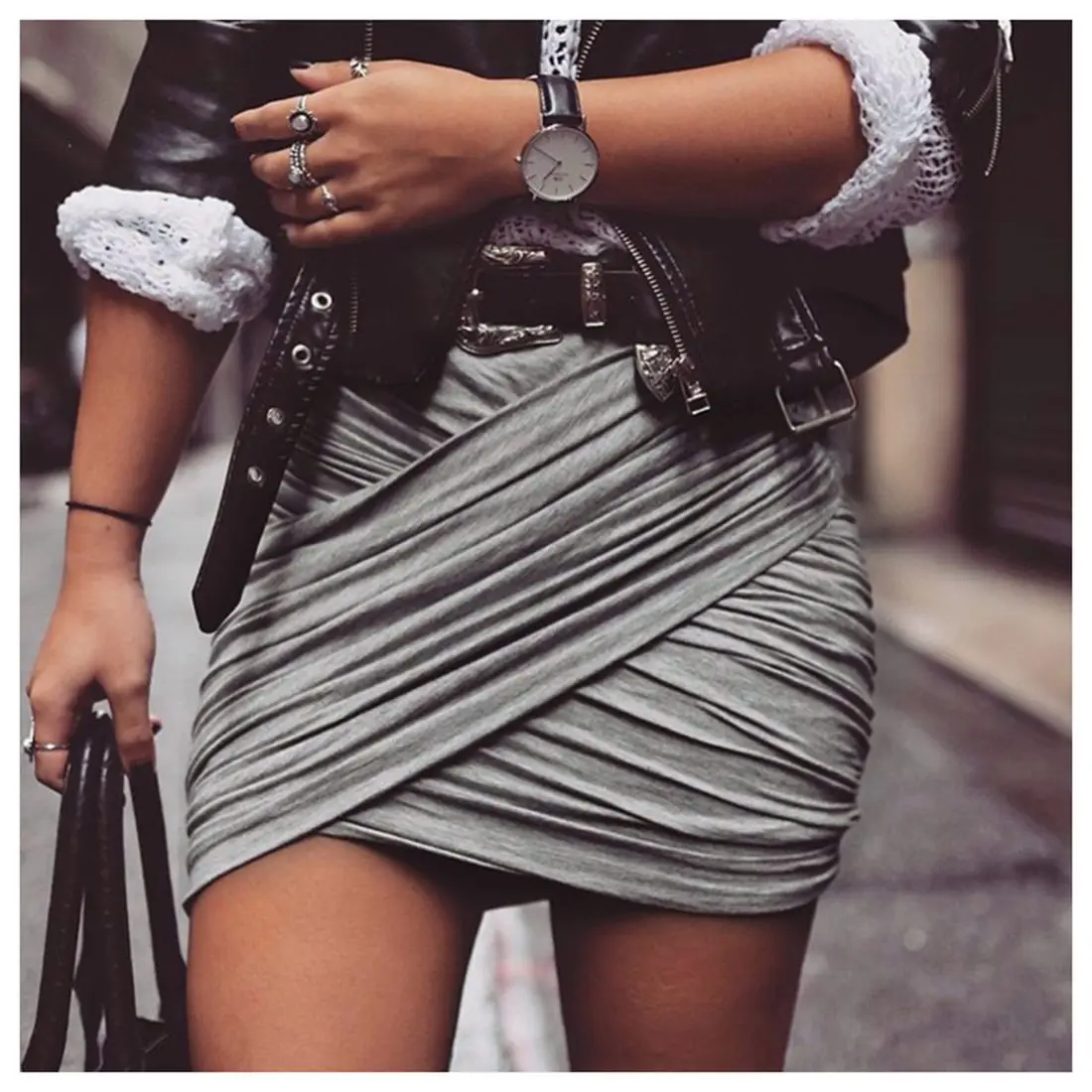 мини юбка с бейсболкой 2023. брекеты косичка мини юбка кепка фото телок. юбка мини. эй косичка мини юбка. девушка в кепке и мини юбке.