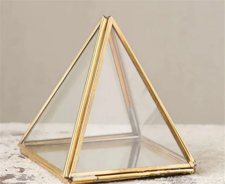 Pyramid shape Glass Geometric4