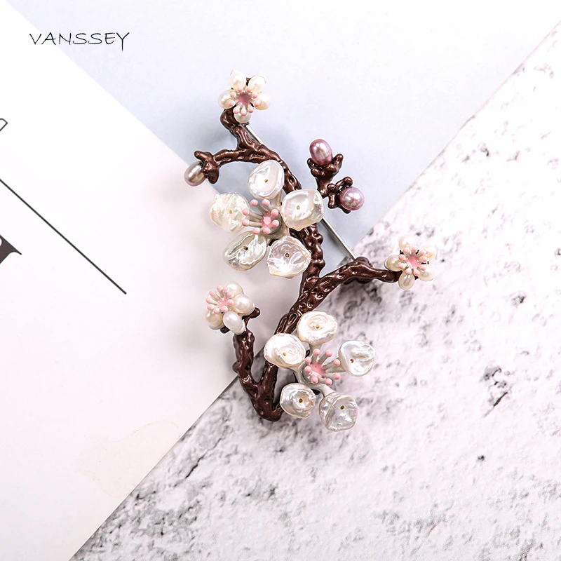 

Vanssey Vintage Branch Flower Leaf Sakura Natural Baroque Pearl Brass Round Brooch Pin Accessories for Women 2020 New